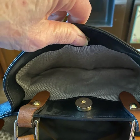 DB Black Barlow Florentine Leather Satchel Crossbody,Tote, Cover & Reg Paper - Picture 5 of 10